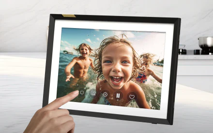 StreamSmile portable touchscreen TV with remote control